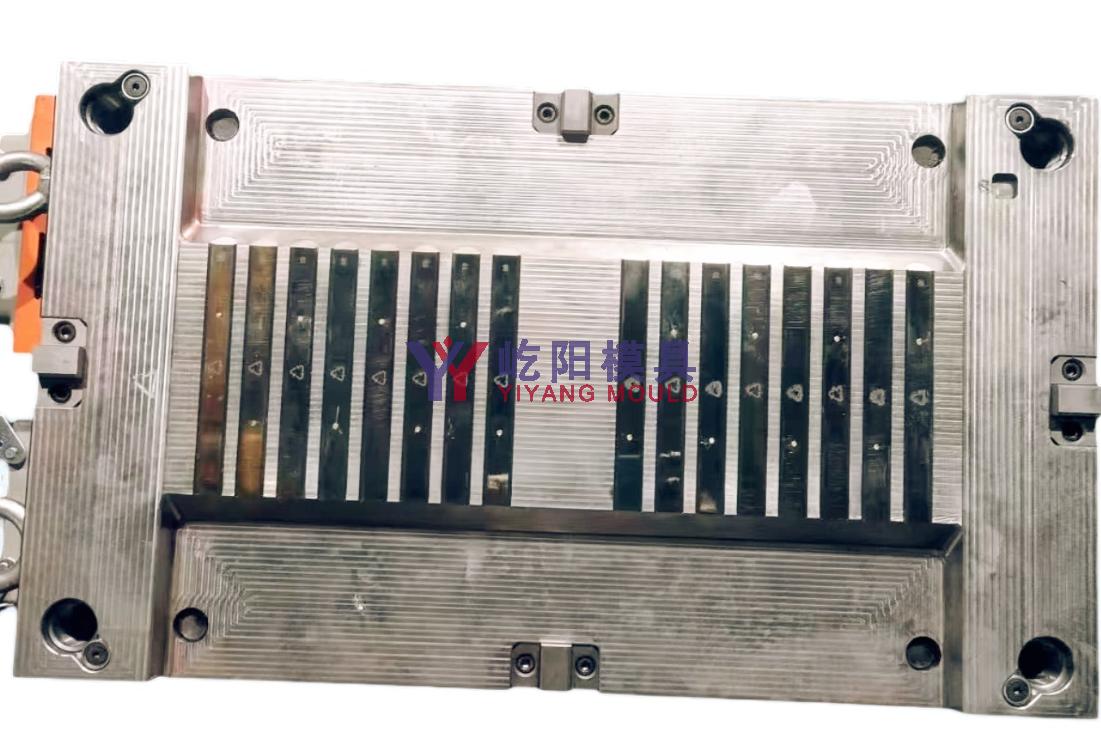 针阀式礼品盒提手模具 Needle valve type handle mold for gift boxes